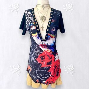 Early 2000's Y2K Horror Print Grunge Long Graphic Short Sleeve Lace Up Top M